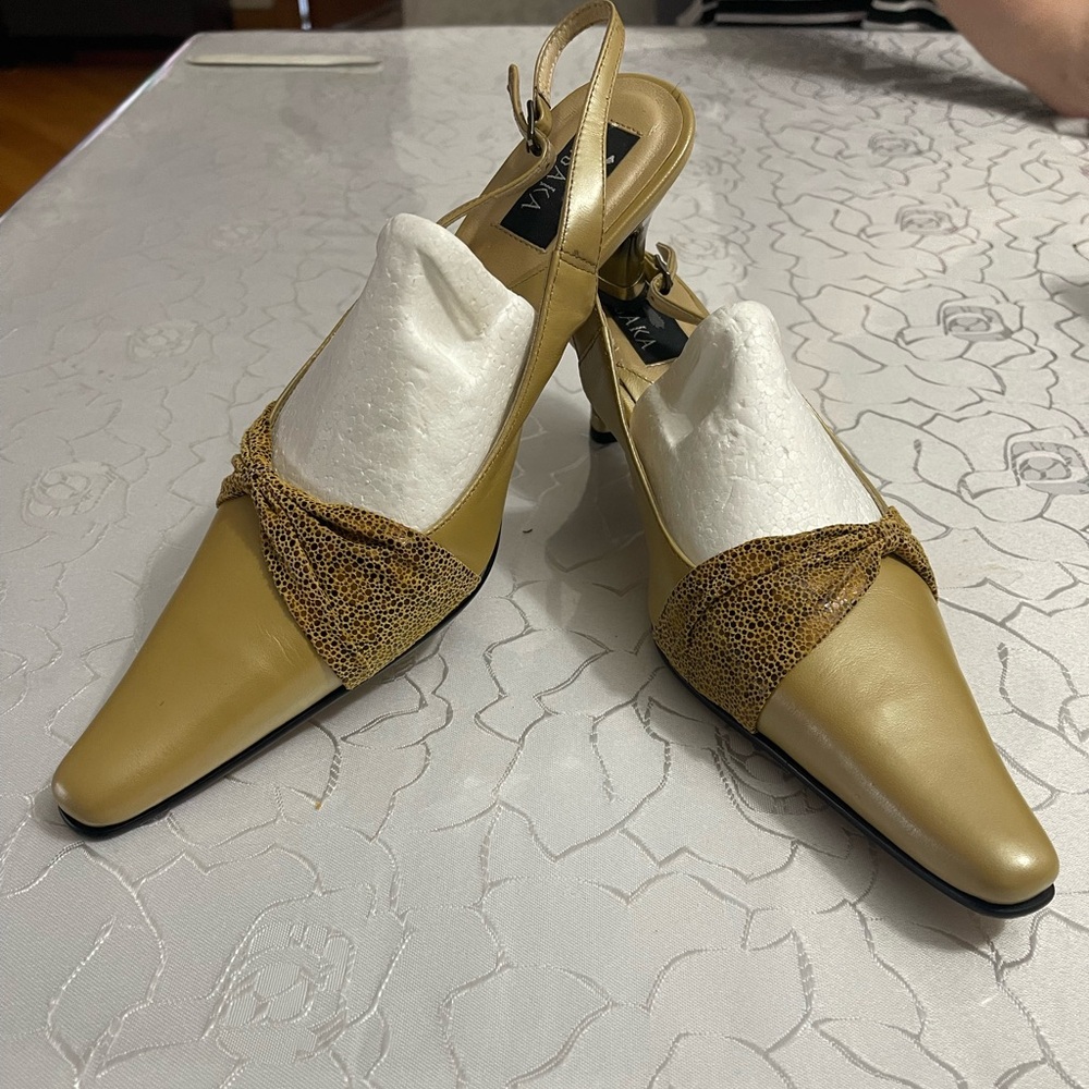 Tan Kitten Heel Slingback Shoes with Elegant Design